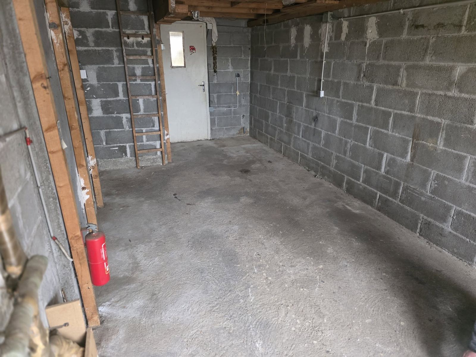Débarras de garage — Garage vidé de ses encombrants